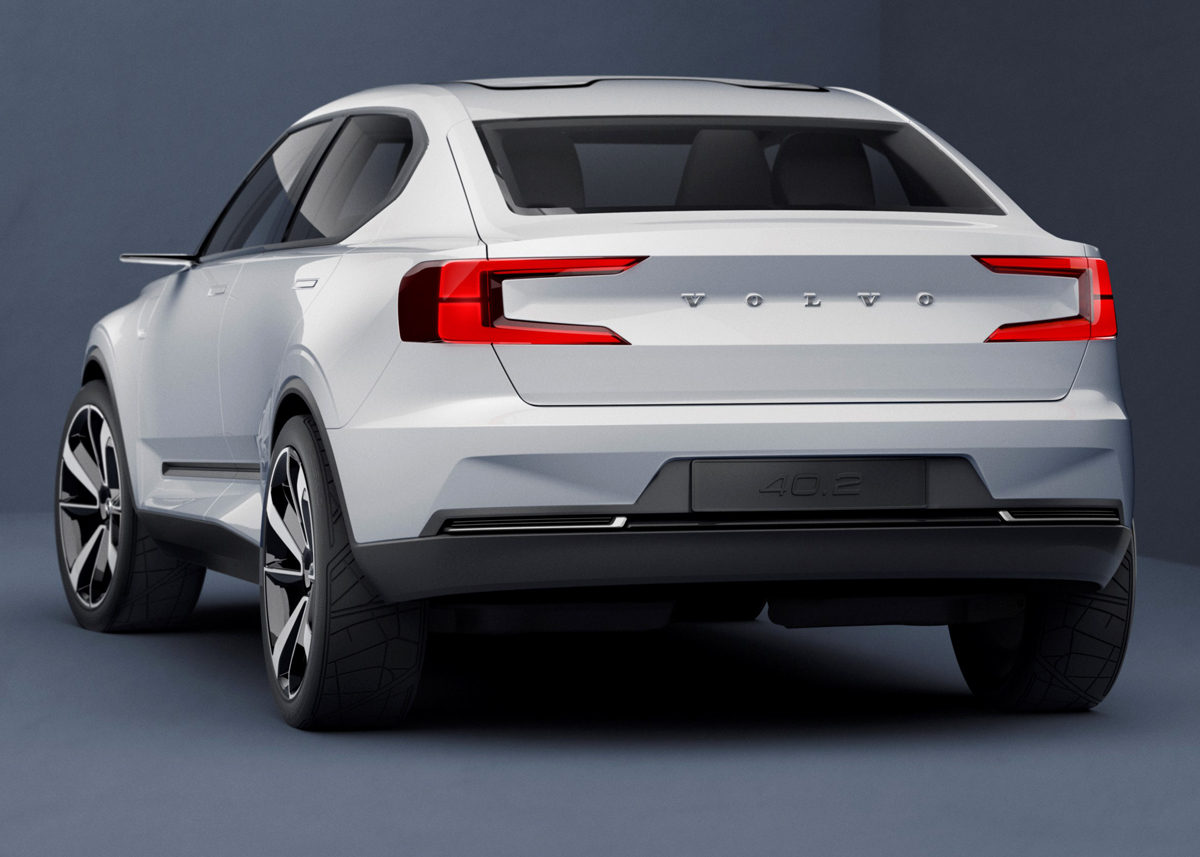 Markant er bilen også bagfra. Baglygterne er en videreudvikling af Volvos nuværende lygtedesign til sedan'er.