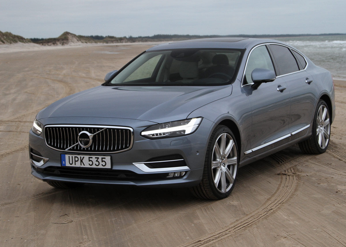 Volvo S90 (og V90) er i den europæiske finale. Det er andet år i træk, Volvo formår at komme med i det fine selskab. Bilen missede akkurat den danske finale.