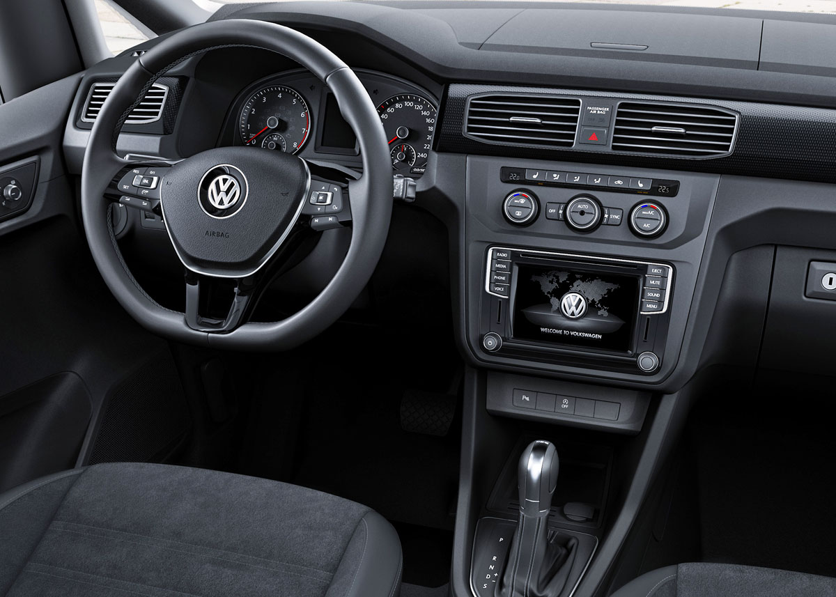 Instrumentbordet er helt nyt og minder nu om VWs "rigtige" personbiler. 