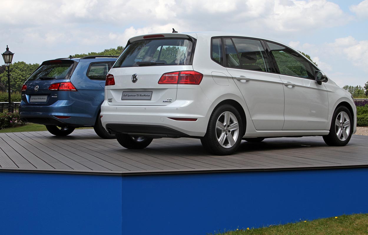 Stationcar og Sportsvan kommer lidt senere også i benzindrevne Blue Motion-versioner.