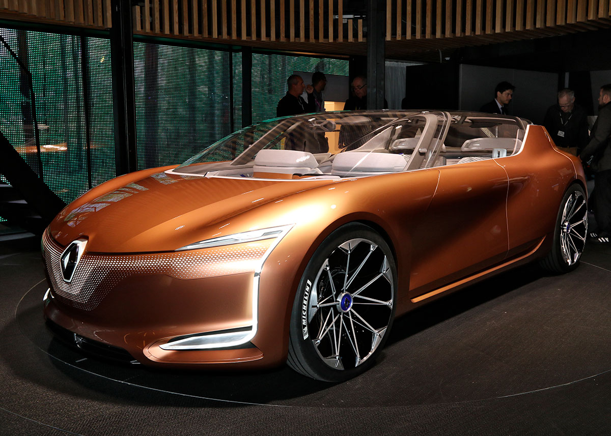 Renault Symbioz er elektrisk, selvkørende og forbunden - som bilerne vil være det i fremtiden. Konceptbilen her har to elmotorer ved bagakslen. Fotos: Torben Arent