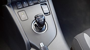 Toyota Auris Hybrid gear