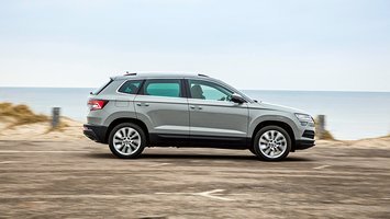 Skoda Karoq fra siden