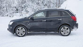 Opel Antara fra siden