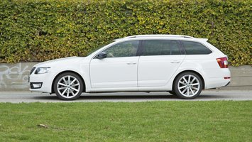 Skoda Octavia fra siden