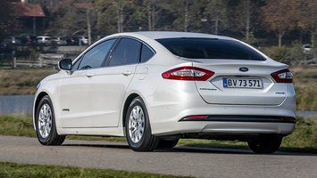 Ford Mondeo Hybrid bagfra