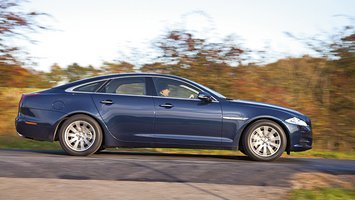 Jaguar XJ fra siden