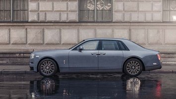 Rolls-Royce Phantom set fra siden