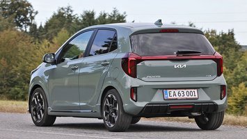 Kia Picanto set bagfra på landevej