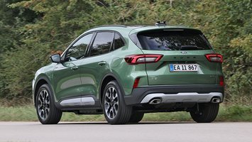 Grøn Ford Kuga set bagfra
