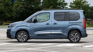 Toyota Proace City Verso set fra siden