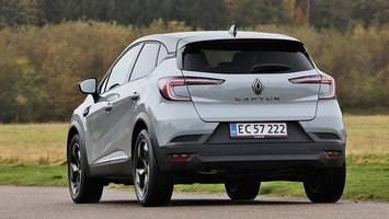 Renault Captur set bagfra på en landevej