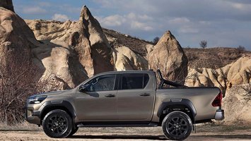 Toyota Hilux set fra siden