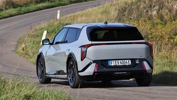 Kia EV4 hatchback set bagfra