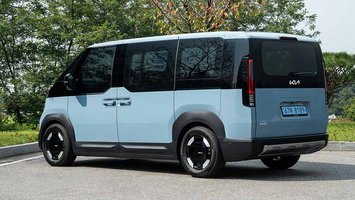 Kia PV5 set skråt bagfra