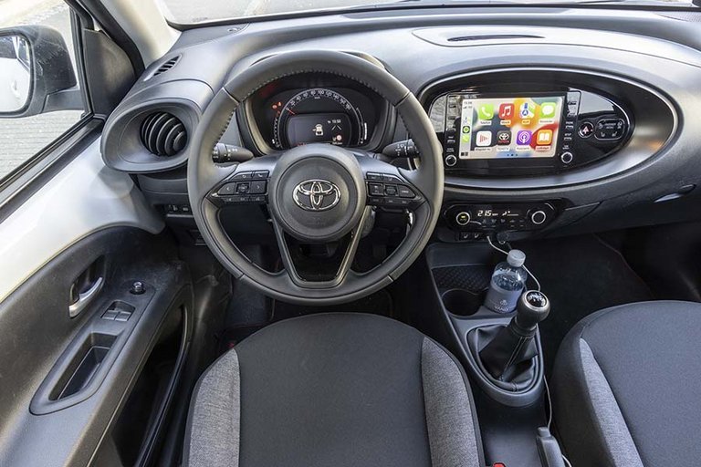 Toyota Aygo X kabine