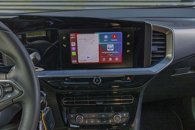 Der er Apple CarPlay og Android Auto i Edition+.