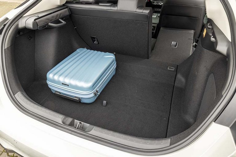 Bagagerummet rummer 404 liter og er let at komme til takket være den store, tophængslede bagklap. Honda Civic må desværre ikke udstyres med en trækkrog.