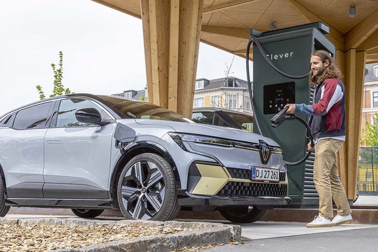 Når Megane E-Tech skal lynlades, sker det ifølge fabrikken med op til 130 kW. 