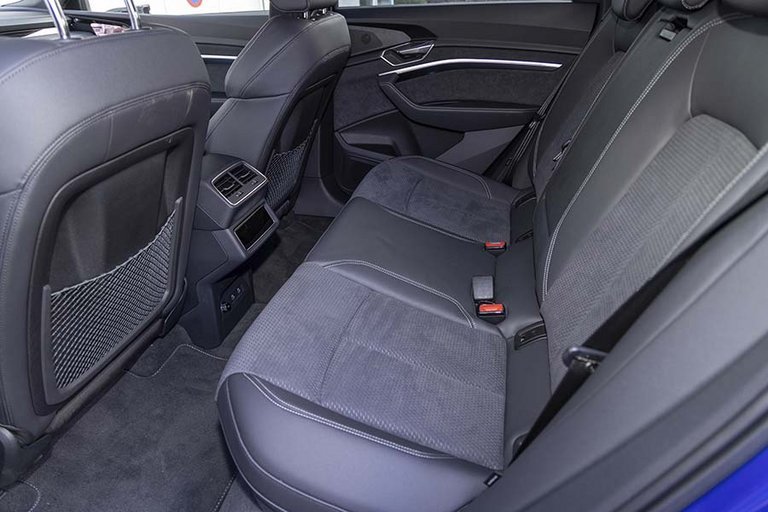 Bagsæder i en Audi Q8 e-tron