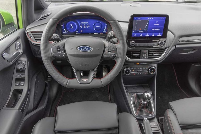 Billede af kabinen i en Ford Fiesta ST-X