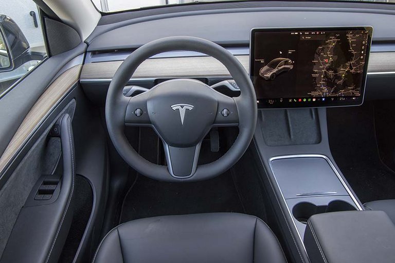 Billigste Tesla Model Y imponerer. Læs testen nu