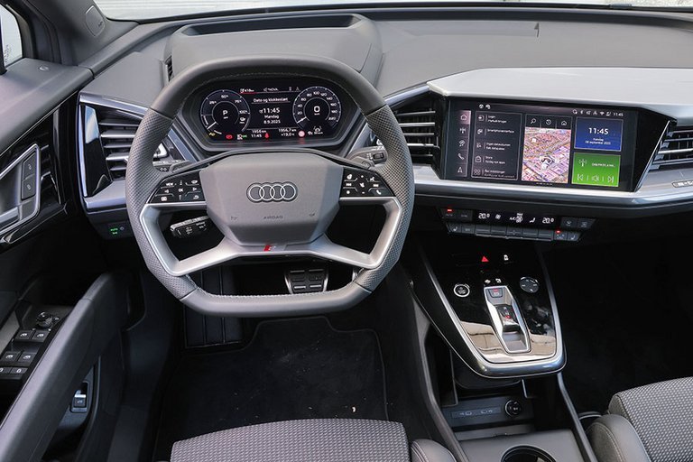 Førerplads i en Audi Q4 e-tron