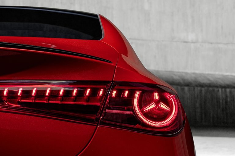 Baglygte formet som en stjerne på en Mercedes-Benz CLA