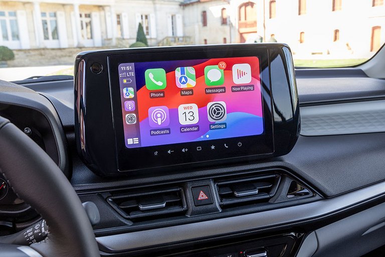Skærm med Apple CarPlay i en Suzuki Swift