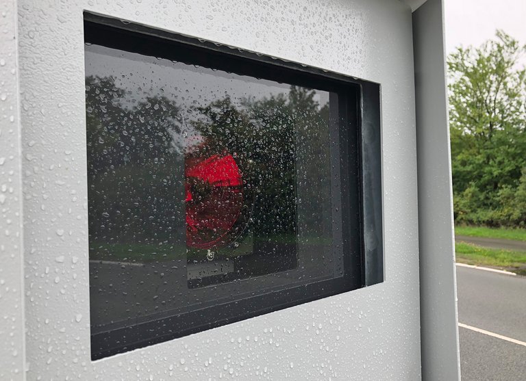 Rødt øje, der bruges til fartkontrol.