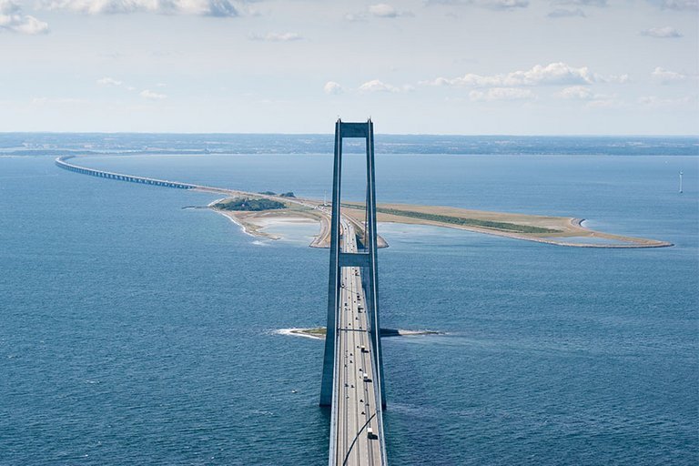 Storebæltsbroen set oppefra - Fyn ses i baggrunden