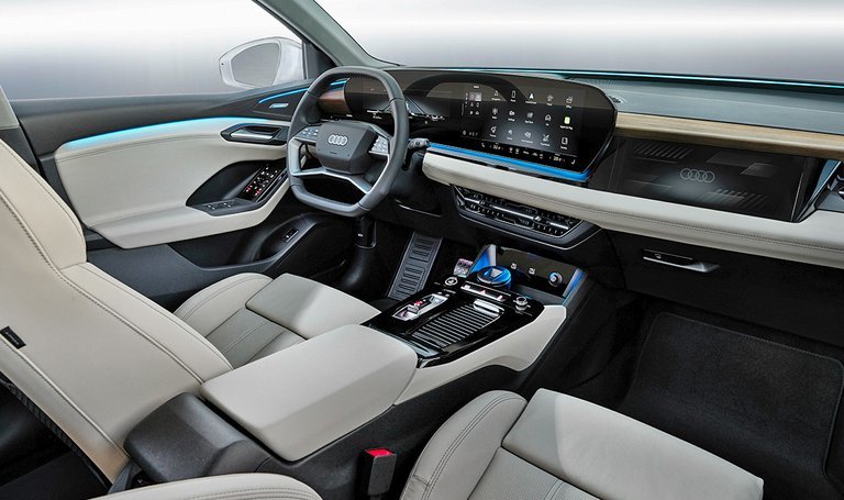 Kabinen i Audi Q6 E-tron med hvidt interior.