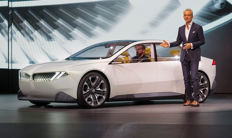 BMW Neue Klasse på scenen.