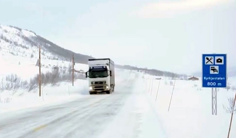 Den hidtidige E16 har været stærkt plaget af snefygning. Foto: Statens Vegvesen