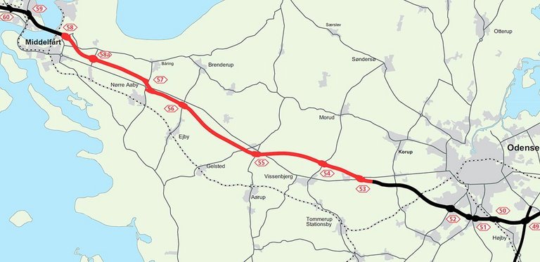 Det den 33 km lange, røde strækning, der nu er færdig med seks spor. Arbejdet ved Middelfart gik i gang i 2012.