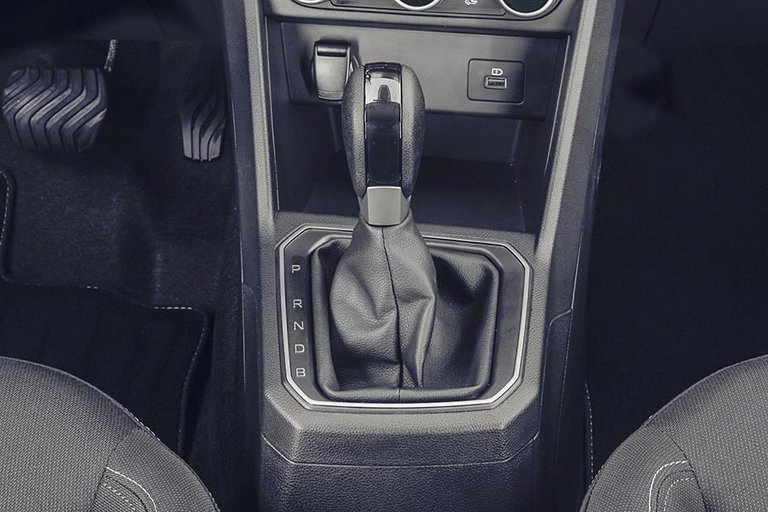 Der er automatgear i Dacia Jogger. Her ses gearstangen