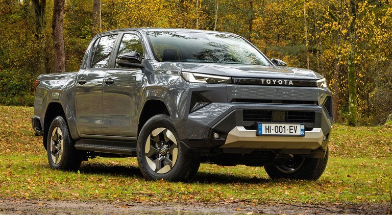 Toyota Hilux forfra.