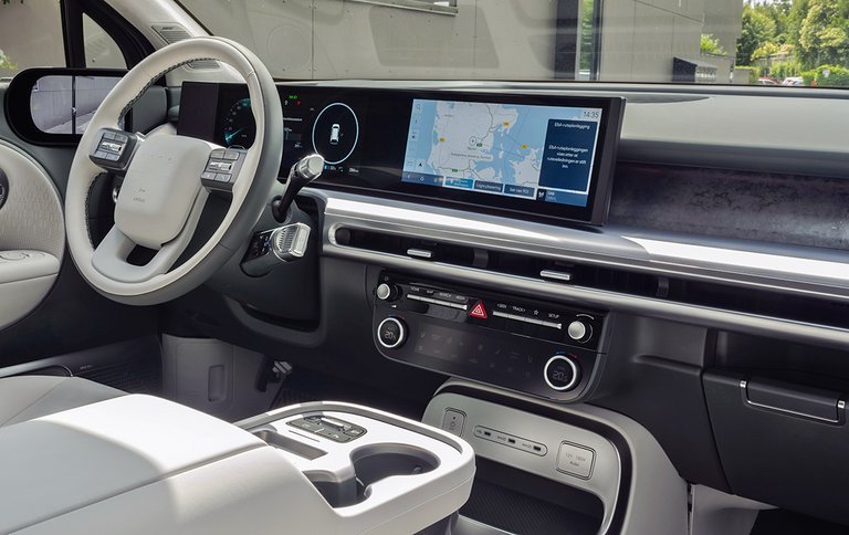 Førerpladsen i Hyundai Ioniq 9.