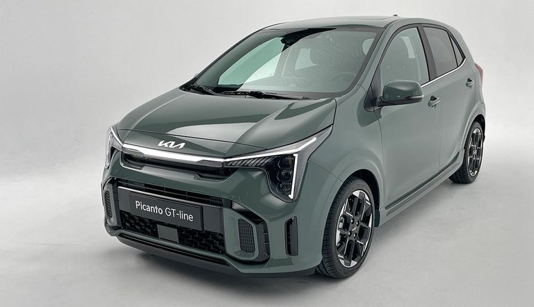 Kia Picanto skråt forfra i studie.