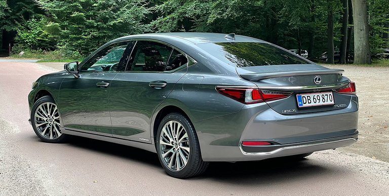 Lexus ES før det snarlige facelift.