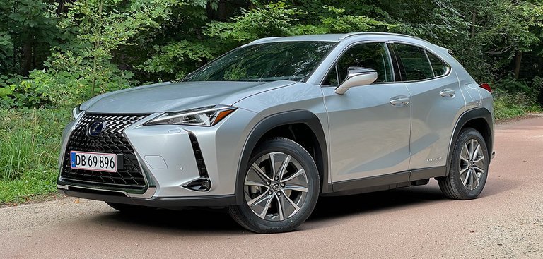 Lexus UX er mærkets mindste model. Den fås i Danmark som elbil og hybrid.