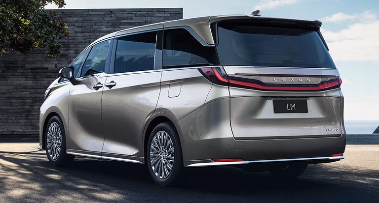 Lexus LM bagfra.