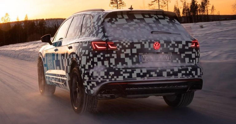 Næste generation af VW Touareg set bagfra.