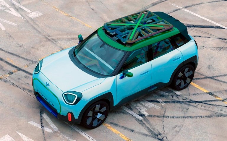 Mini Aceman er en crossover og placerer sig mellem den lave 3-dørs hatchback og den voluminøse Countryman.