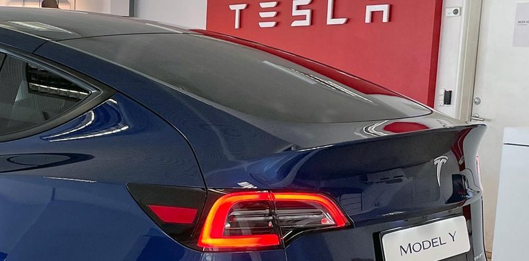 Tesla har sparet bagrudeviskeren væk.