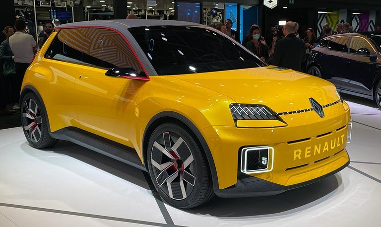 Renault udstiller i Paris også konceptudgaven af Renault 4. Den er tæt på den endelige version, som kommer allerede i 2023.