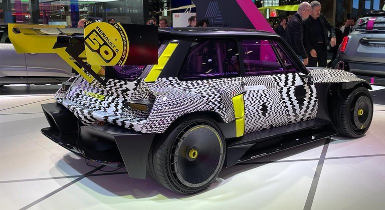 Renault har hygget sig med at lave en rally-udgave af den nye model 5. Men der er usandsynligt, at projektet bliver til realiteter.