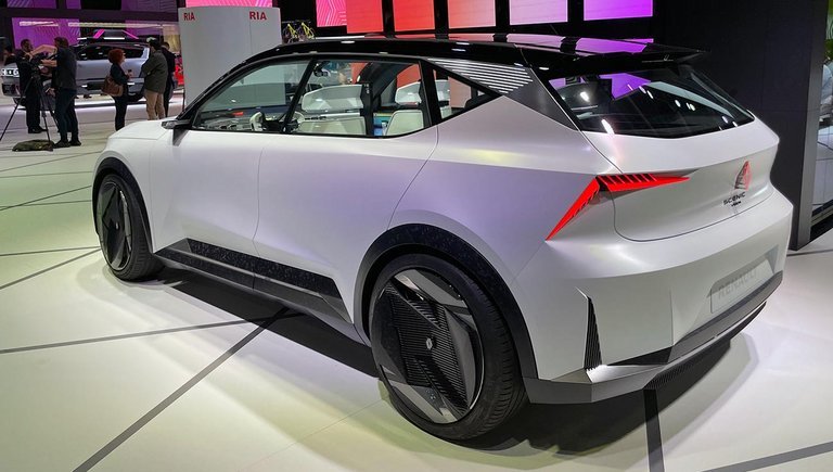 Renault Scenic kommer i 2024 som elbil. Bilen her er en konceptudgave, men tæt på den kommende virkelighed.