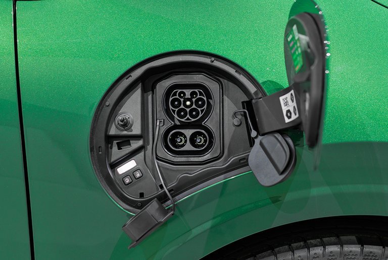 Ladestikket i Renault Twingo.