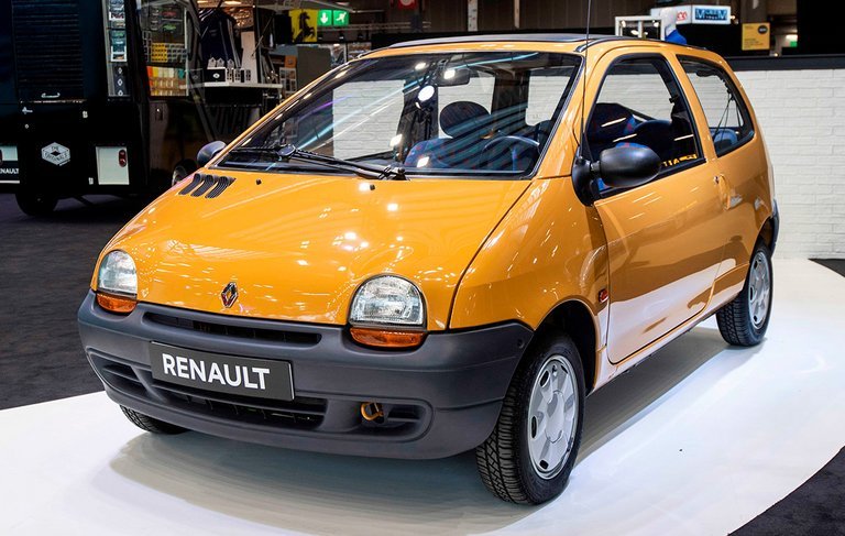 Den originale Renault Twingo i gul forfra.